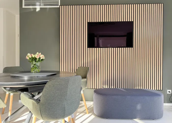 Penthouse Cloud 16 *