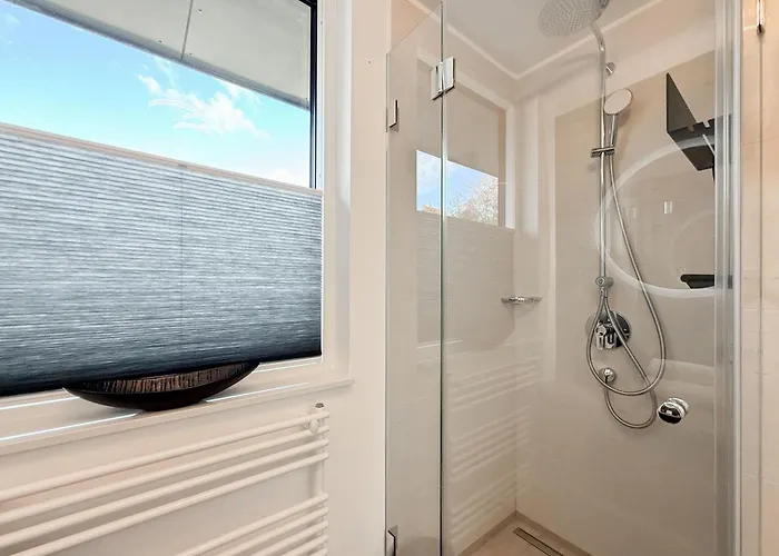 Penthouse Cloud 16 *